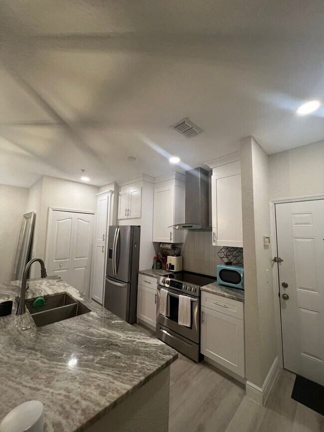 Building Photo - 1 Bedroom Condo in Orlando