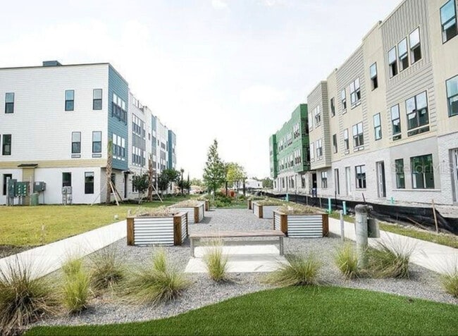 Building Photo - 2353 Brix St