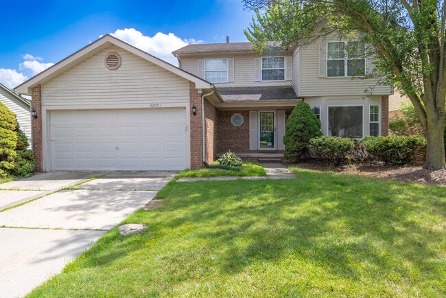 Building Photo - 42091 Greenwood Dr