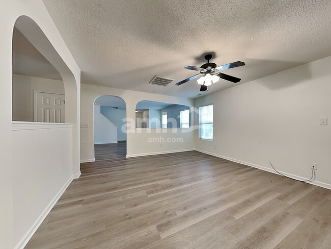 Building Photo - 37 Valleyfield Dr