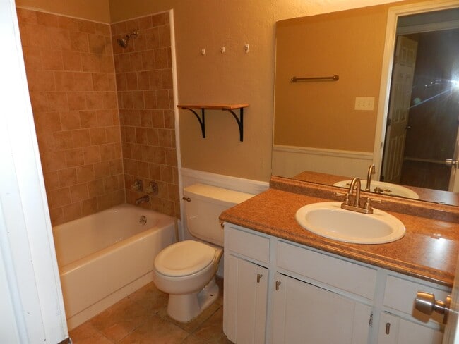 Building Photo - 2615 NW Locksley Ln