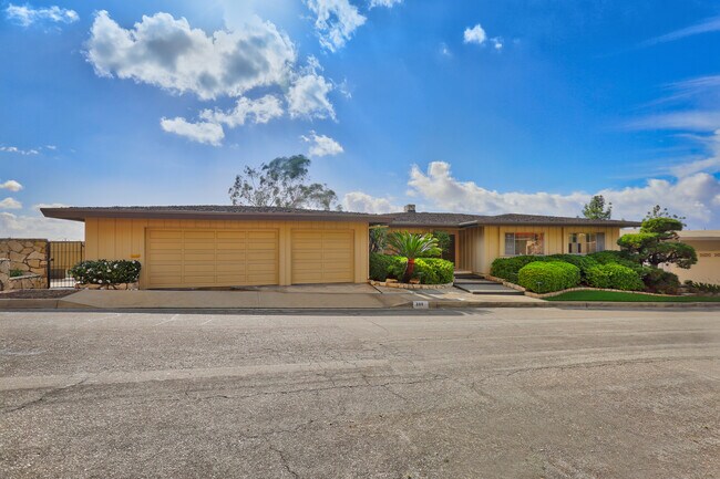 Building Photo - 300 Wonderview Dr