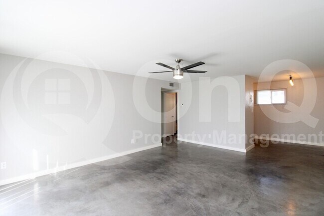 Foto del edificio - 45 E Lexington Ave