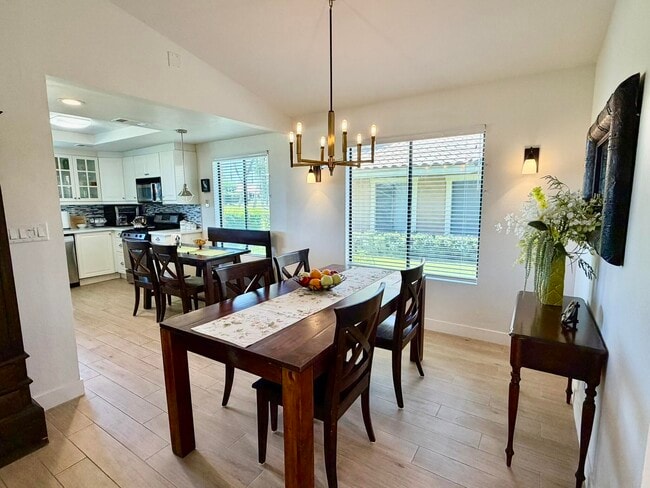 Building Photo - 144 Las Lomas