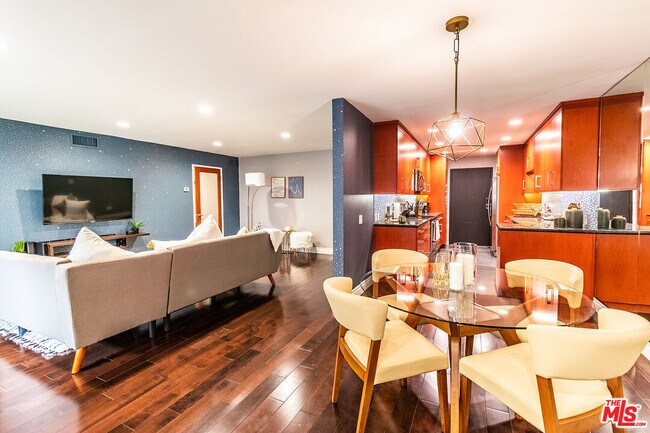 Foto del edificio - 1121 N Olive Dr