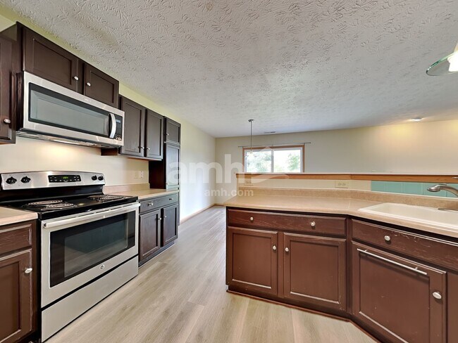 Foto del edificio - 7474 Heaton Cir