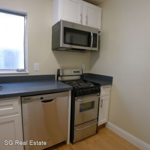 Building Photo - 200 E 15th St