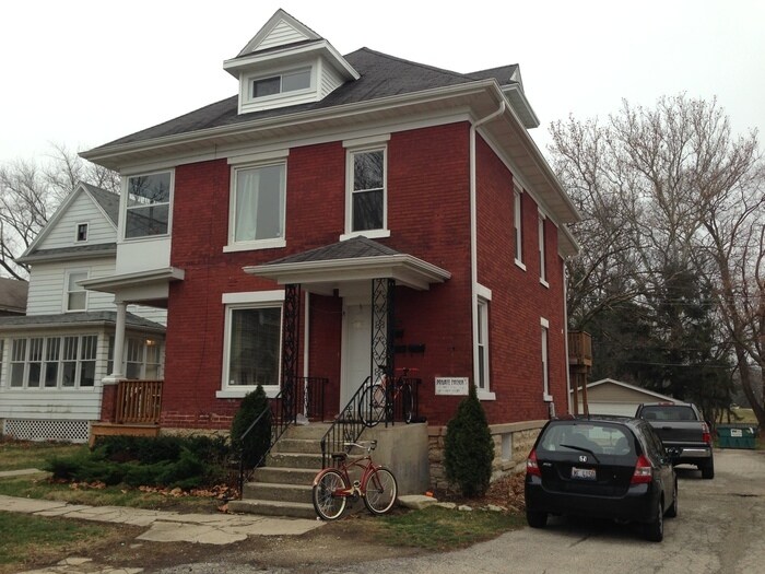 Primary Photo - 522 College Ave
