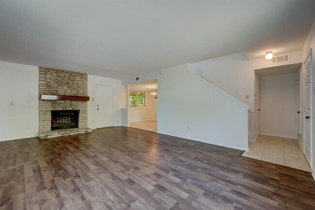 Building Photo - 507 Blackberry Dr