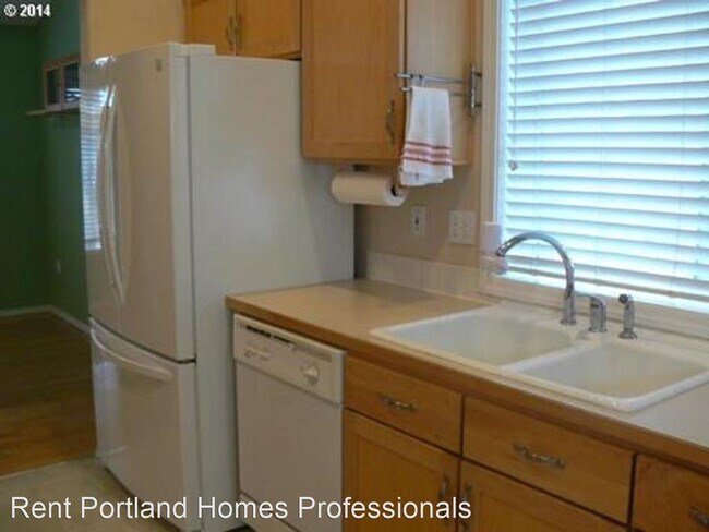 Building Photo - 3 br, 2.5 bath House - 5204 SW 201st Avenue