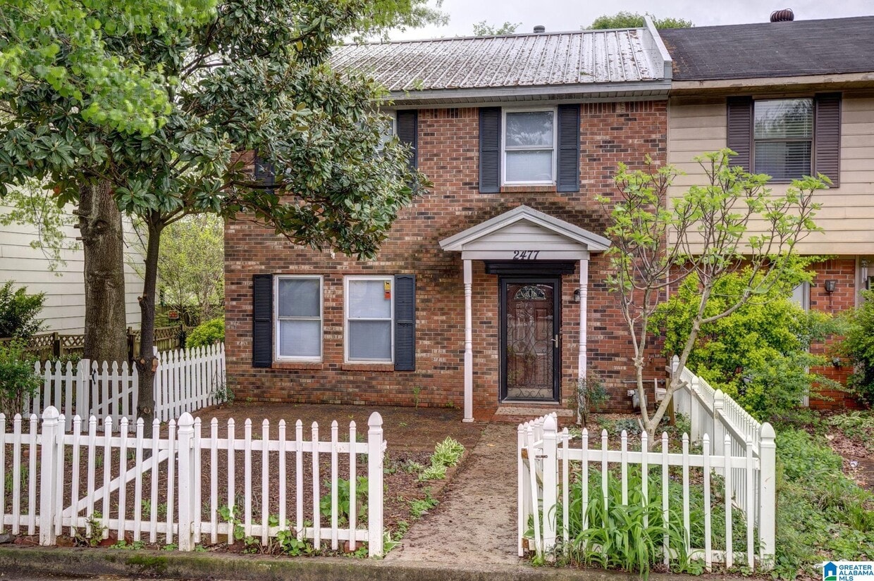 Primary Photo - 2477 Hampstead Dr