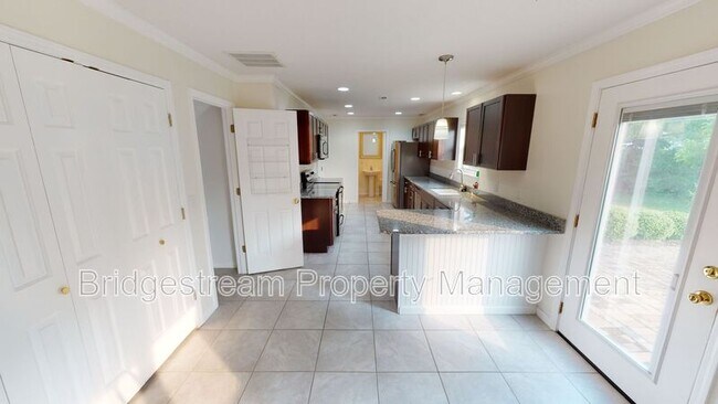Building Photo - 355 Bishea Ct