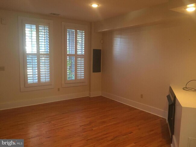 Foto del edificio - 1525 C St SE