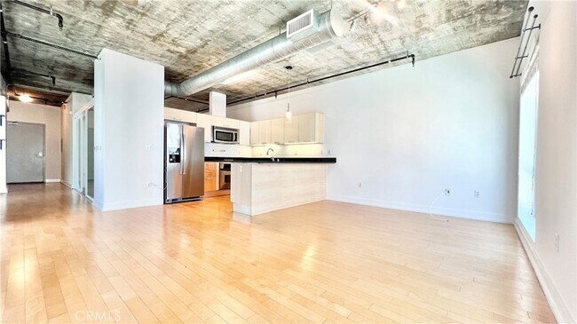 Building Photo - 645 W 9th St
