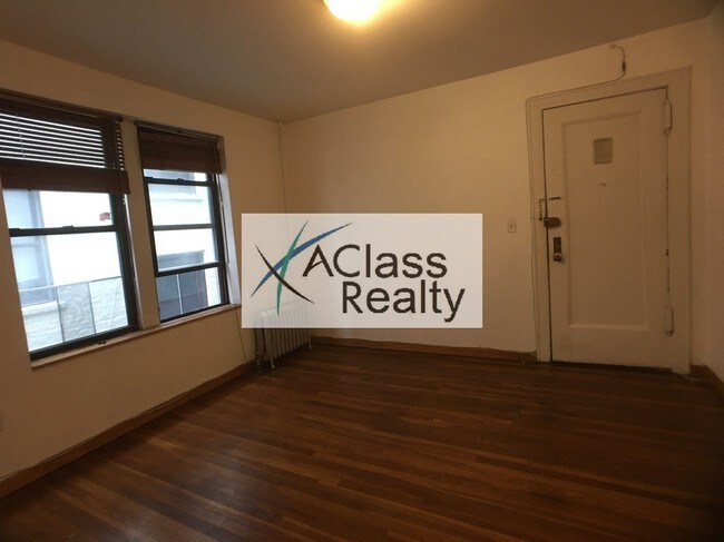 Building Photo - 2139 27th St