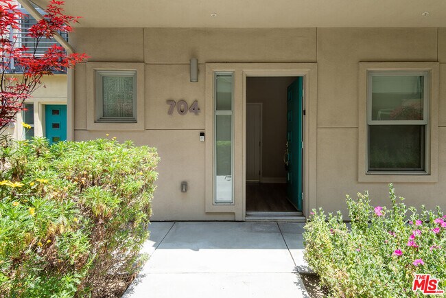 Foto del edificio - 2753 Waverly Dr