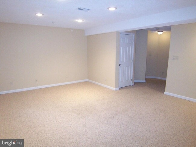 Building Photo - 22 Amberlady Ct