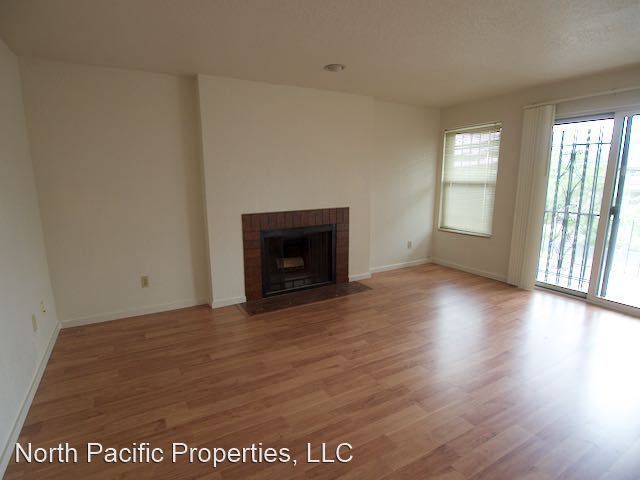 Primary Photo - 2220 Eastlake Ave E