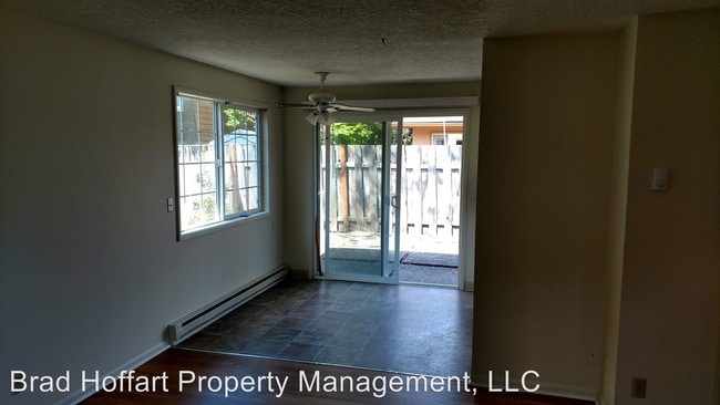 Building Photo - 5105-5195 SW Menlo Dr
