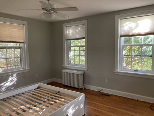 Foto del edificio - Beautiful 2 bedroom near west end Grove av...