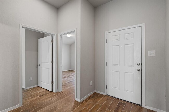 Foto del edificio - 8607 Blue Sky Ln