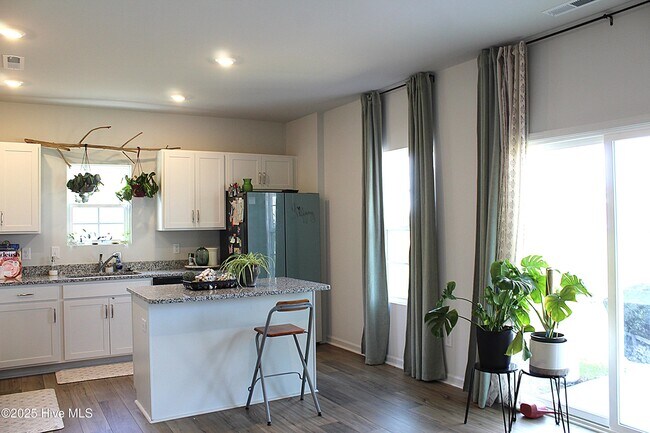 Building Photo - 300 Ruby Baird Dr