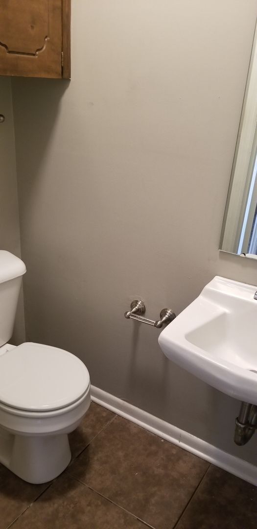 Building Photo - Crestview Apt 2BD 1.5 BA
