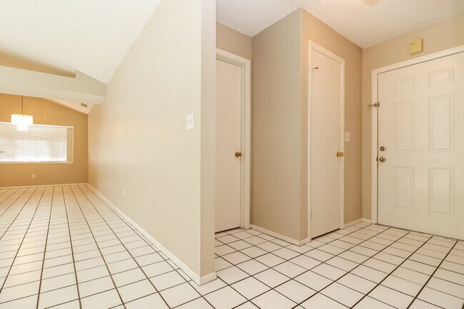 Building Photo - 2024 Shadow Pine Dr