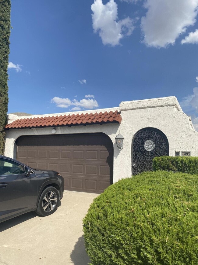 Building Photo - 320 Thunderbird Dr