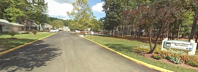 Building Photo - 100 Rivermeade Ct