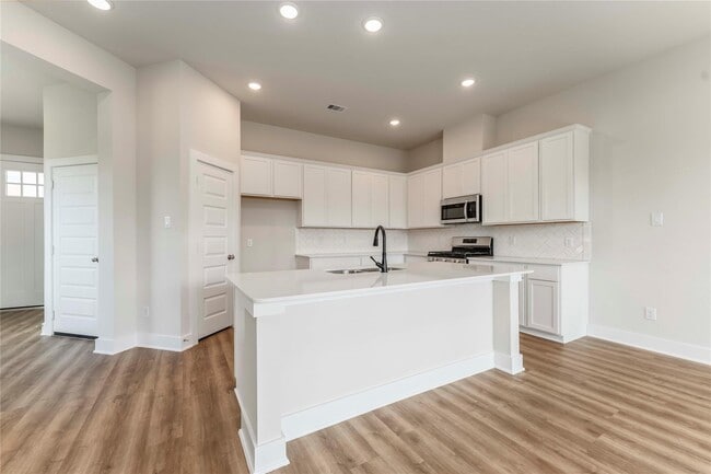 Building Photo - 13437 Sun Cay Dr