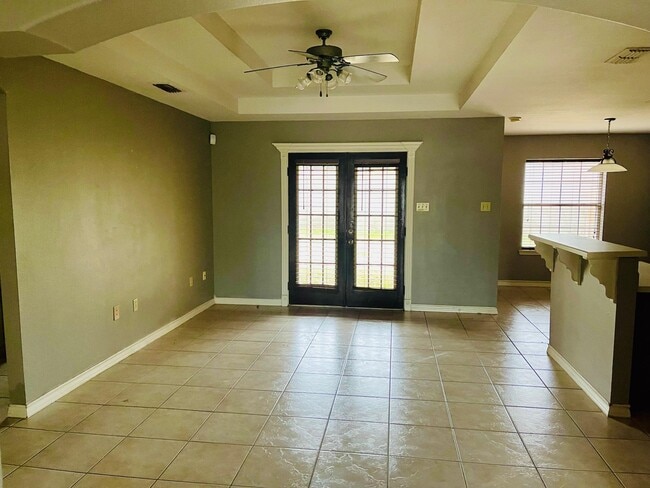 Building Photo - 9015 Siller Loop