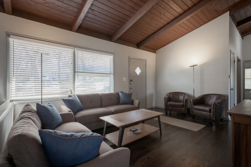 Foto principal - 7100 Birch St