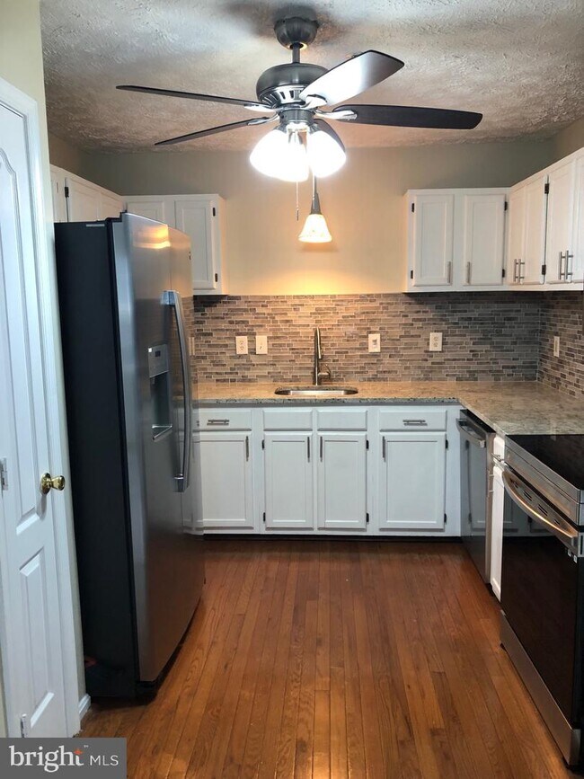 Foto del edificio - 16111 Brookmead Ct