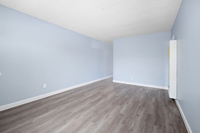 Building Photo - 1550 W Juno Avenue