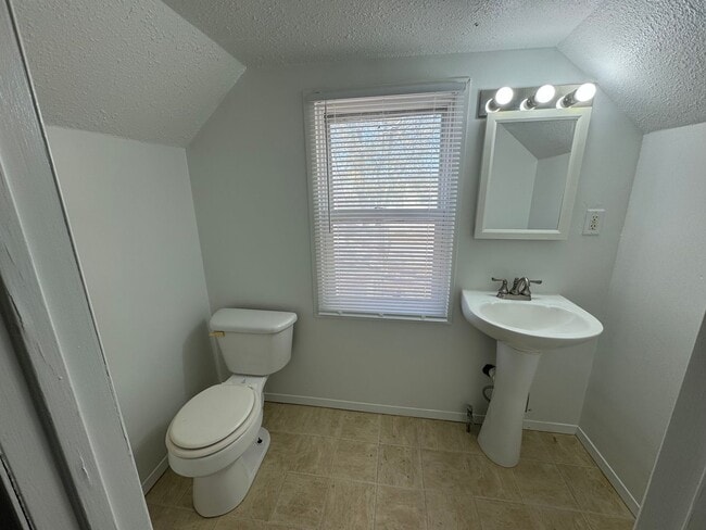 Building Photo - 4 Bedroom Rental - Ready December