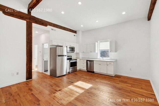 Building Photo - Newly Renovated 2 Bedroom Available for Re...