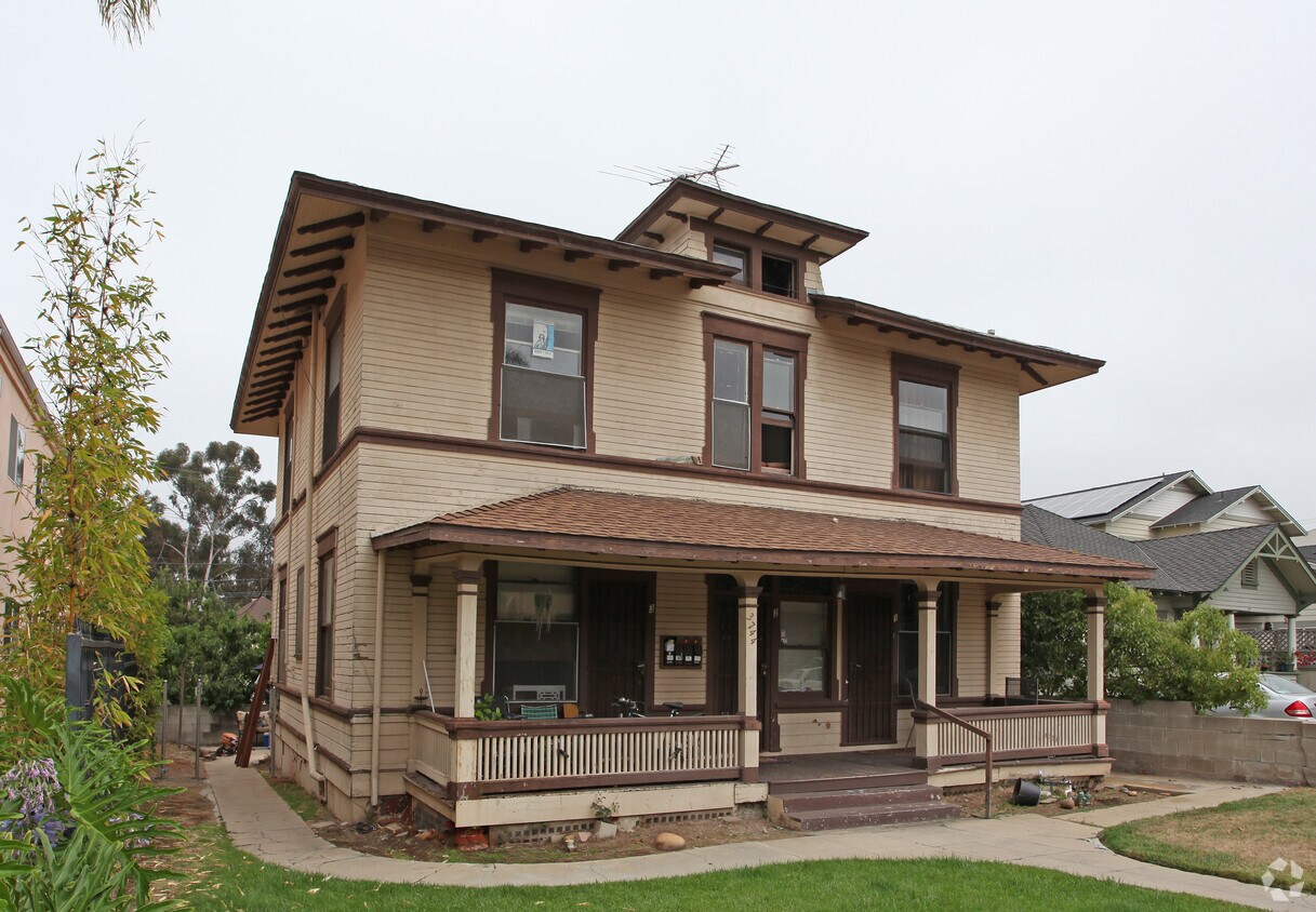 Building Photo - 3744 1st Ave