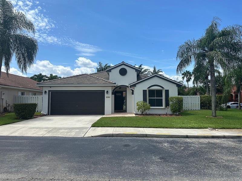 Foto principal - 16586 NW 4th St