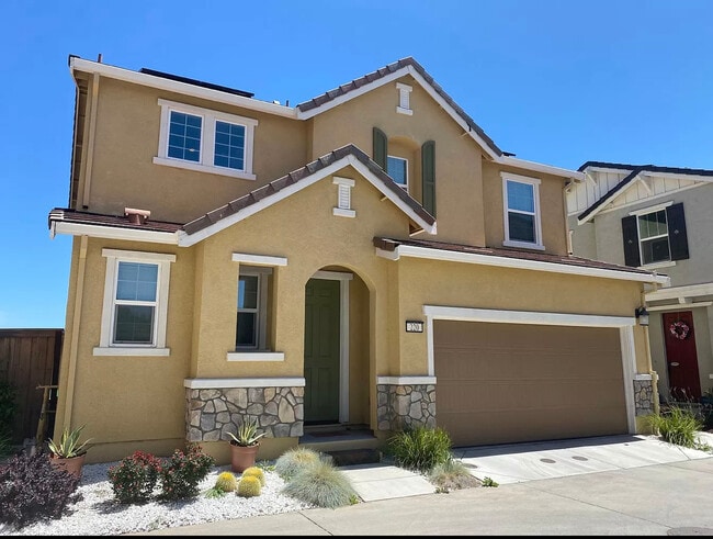 Building Photo - 220 Uccello Way