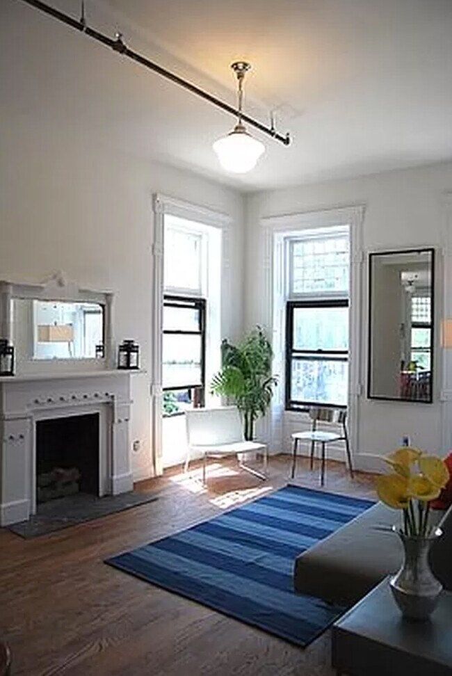 Building Photo - 240 Lenox Ave