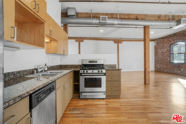 Building Photo - 215 S Santa Fe Ave