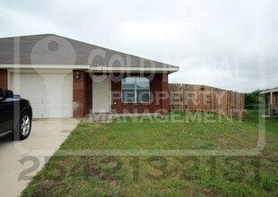 Building Photo - 217 Janelle Dr