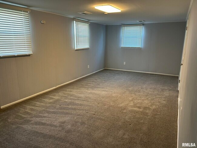 Foto del edificio - 2308 Ridge Dr