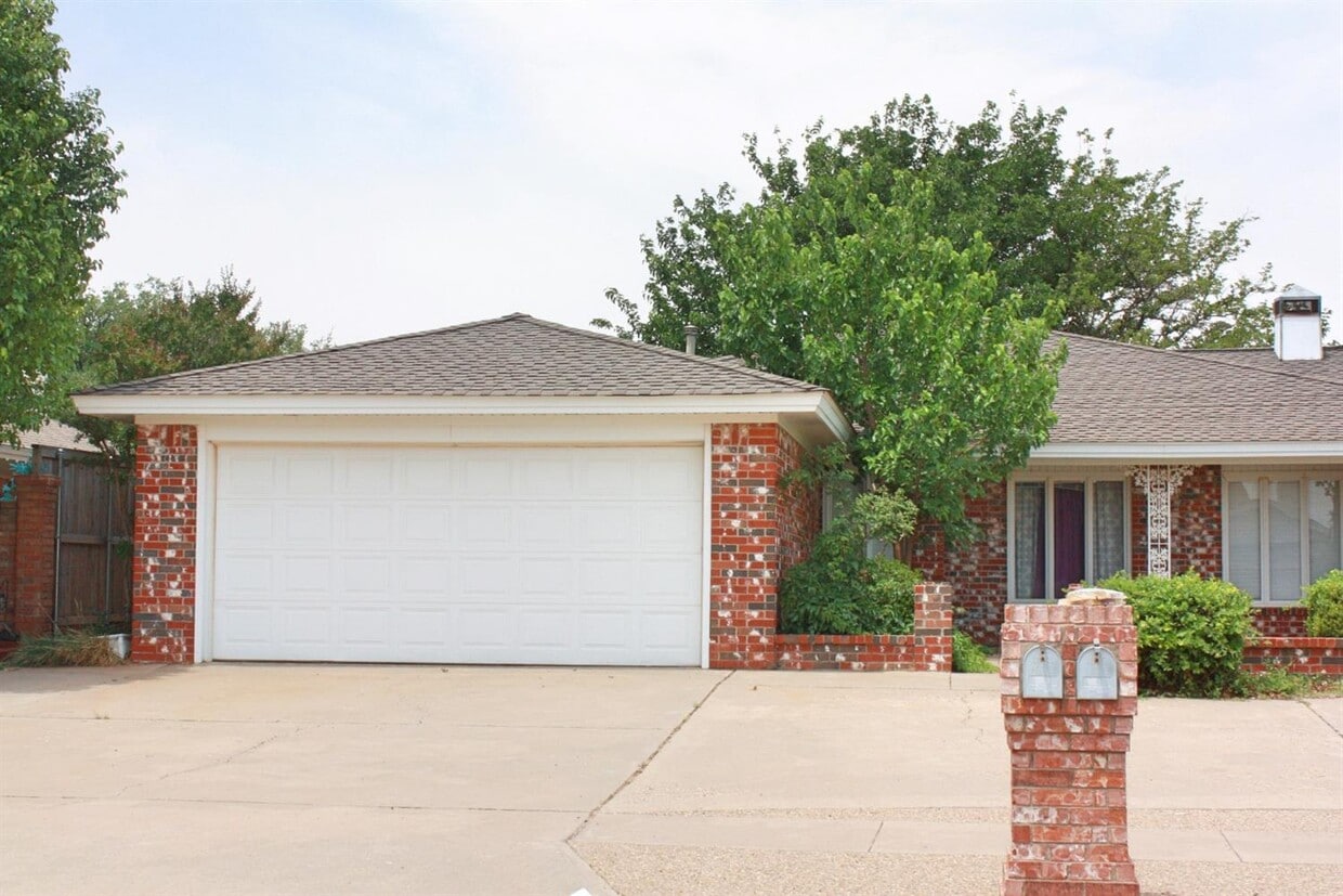 7902 Albany Ave, Lubbock, TX 79424 Townhome Rentals in Lubbock TX