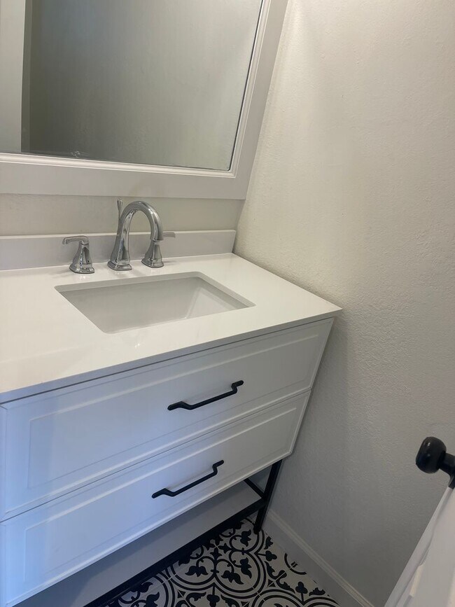 Building Photo - 119 Decatur St