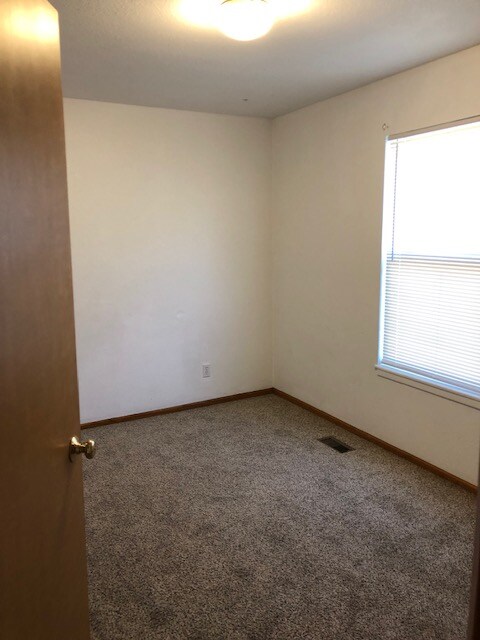 Building Photo - 2731 Grand Cir