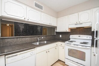 Building Photo - 2585 Marilee Ln