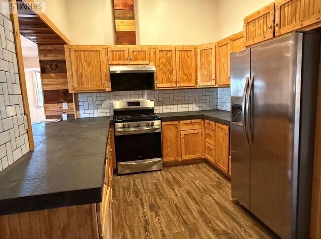 Building Photo - Charming Parker Home for Rent – Rustic Character Meets Modern Comfort!