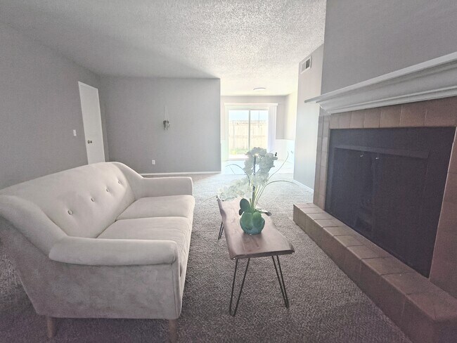 Foto del edificio - 11417 N May Ave